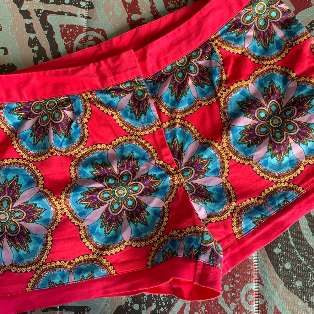 Beautiful Nicole Miller Shorts